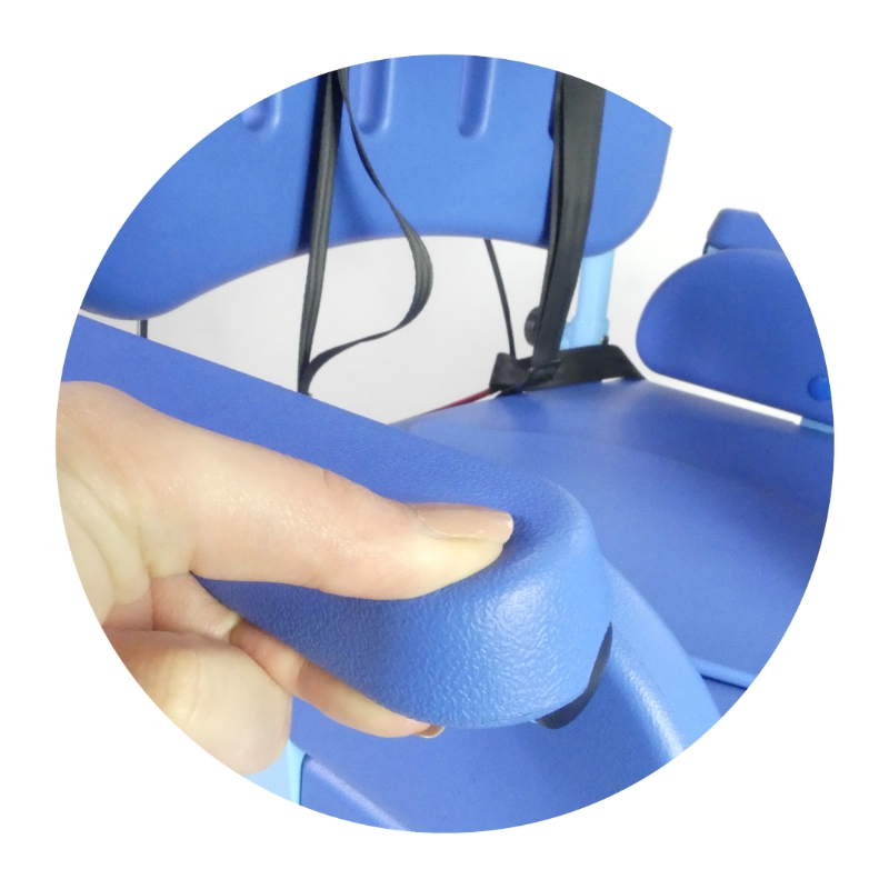 Fauteuil de douche et WC PELICAN avec capitonnage souple et imperméable