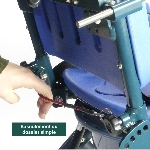 Fauteuil de douche WC PELICAN avec dossier inclinable grâce à une manette à l'arrière