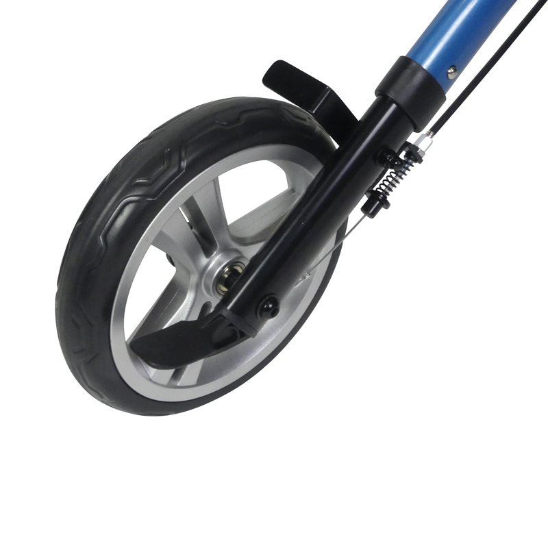Le déambulateur 4 roues Neo Easy passe facilement les marches grâce à ses passe-trottoirs