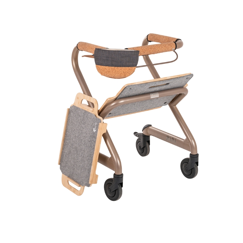 Rollator d'intérieur Saljol avec assise relevée et plateau déposé sur le côté - réf. 826307BL