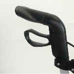 Le rollator NEO SMART est parfait pour l'extérieur grâce à ses poignées confortables et ergonomiques