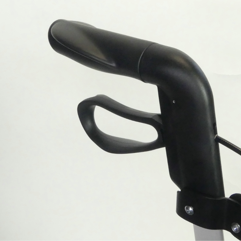 Le rollator NEO SMART est parfait pour l'extérieur grâce à ses poignées confortables et ergonomiques