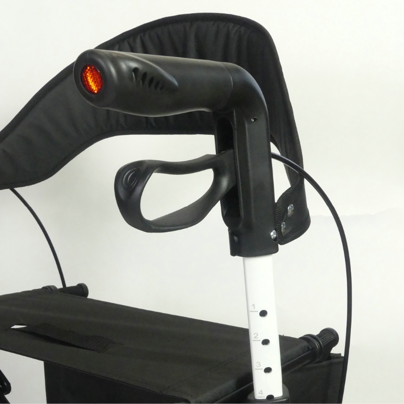 Le rollator NEO SMART pliant apporte confort grâce à son dossier et à ses poignées anatomiques