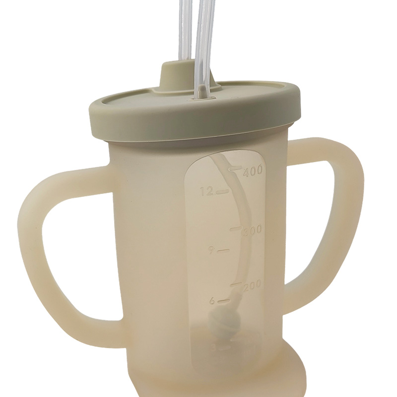 Silicone cup with flow control