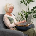 Coussin de lecture idéal pour reposer son ordinateur
