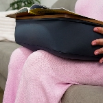 coussin de lecture très confortable grâce à son coussin en microbilles