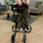 Rollator Neo Fold 4 roues extérieur pliable facilement