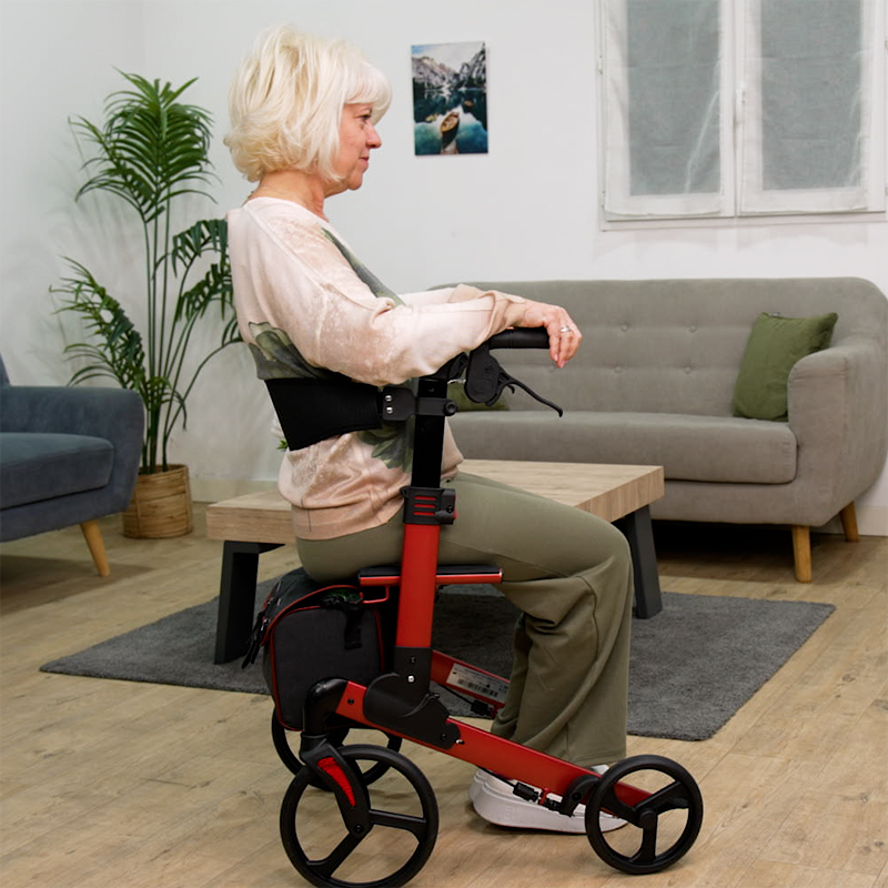 Rollator terracotta 4 roues Neo Fold avec assise idéal pour les promenades extérieures