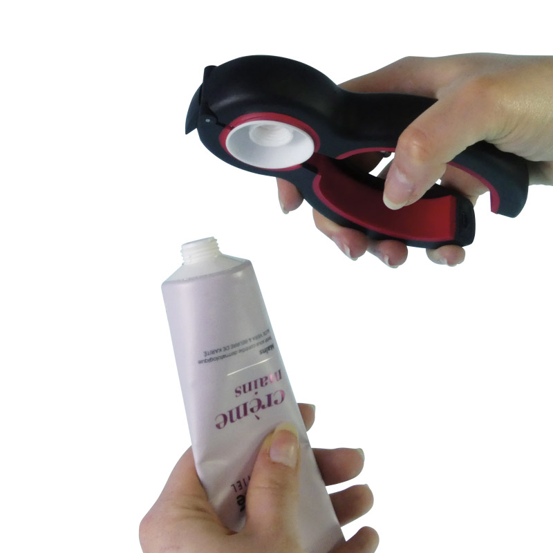 Retrait de l'opercule d'un tube avec l'Ultra Grip