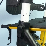 Réglage en hauteur par indexation des poignées du rollator Magnus curry - réf. 826322CURRY