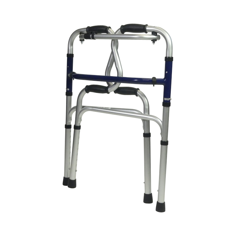 Notre cadre de marche releveur pliant est très pratique à ranger