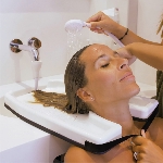 Utilisation du plateau lave-tête pour fauteuil pour un shampoing - réf. 812055