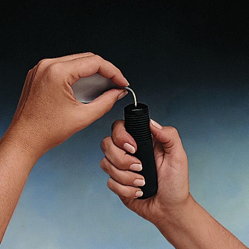 Pliage du manche flexible d'une cuillère BigGrip