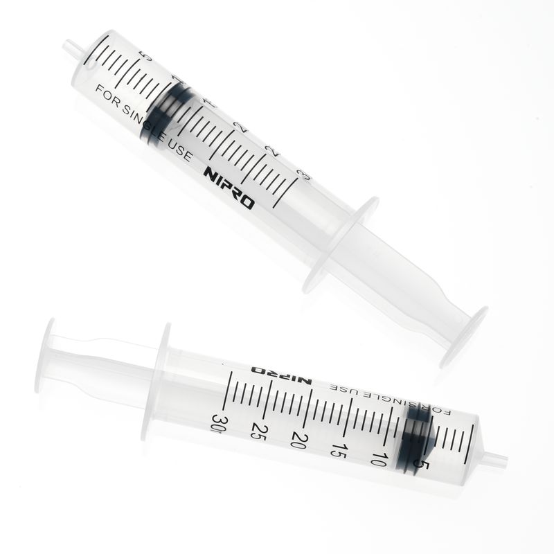 3-piece syringe with centred/excentred luer